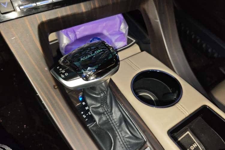 Used Toyota Avalon 2019 Dual-Engine 2.5L Luxury Edition China VI Standard Gear Lever