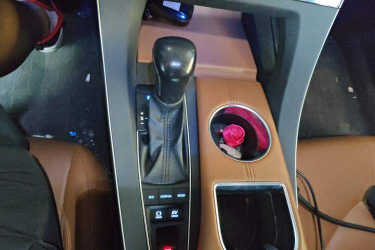 Used Toyota Avalon 2019 Dual-Engine 2.5L Limited Flagship Edition China VI Standard Gear Lever