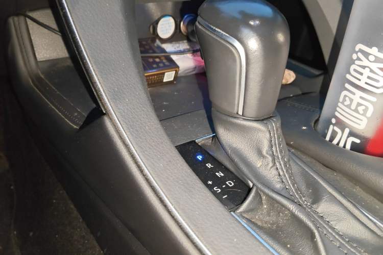 Used Toyota Avalon 2019 Dual-Engine 2.5L Luxury Edition China VI Standard Gear Lever