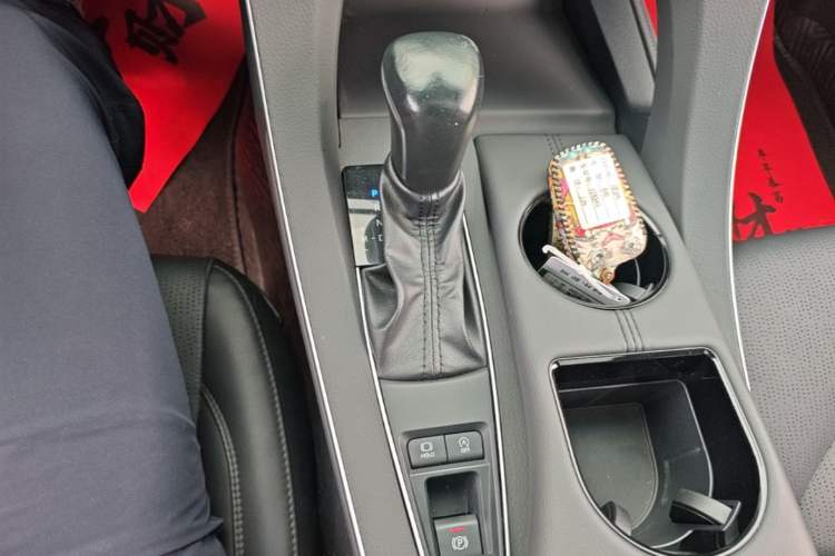 Used Toyota Avalon 2019 2.0L XLE Premium Edition China VI Gear Lever