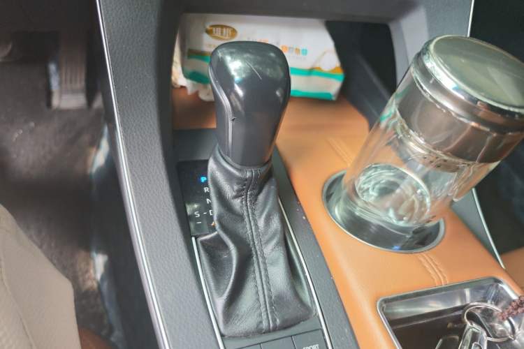 Used Toyota Avalon 2019 Dual-Engine 2.5L Limited Flagship Edition China VI Standard Gear Lever