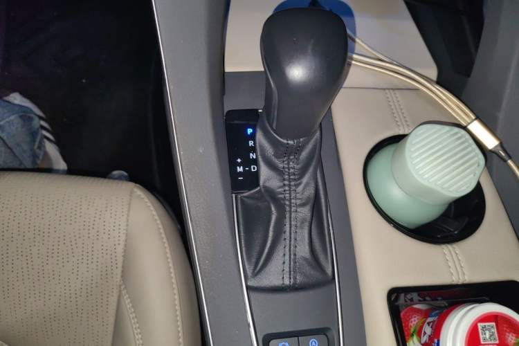 Used Toyota Avalon 2019 2.0L XLE Premium Edition China VI Gear Lever
