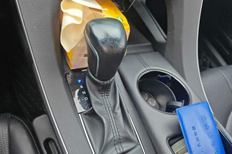 Used Toyota Avalon 2019 2.0L Luxury Edition China VI Standard Gear Lever
