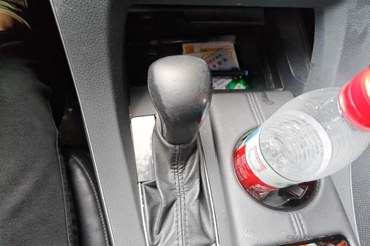Used Toyota Avalon 2019 Dual-Engine 2.5L Luxury Edition China VI Standard Gear Lever