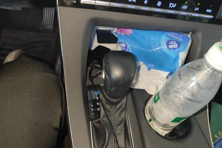 Used Toyota Avalon 2019 Dual-Engine 2.5L Luxury Edition China VI Standard Gear Lever