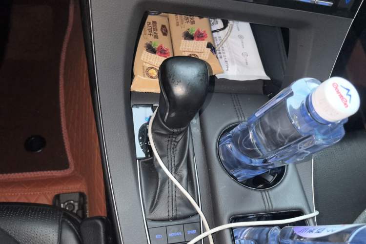 Used Toyota Avalon 2019 Dual-Engine 2.5L Luxury Edition China VI Standard Gear Lever