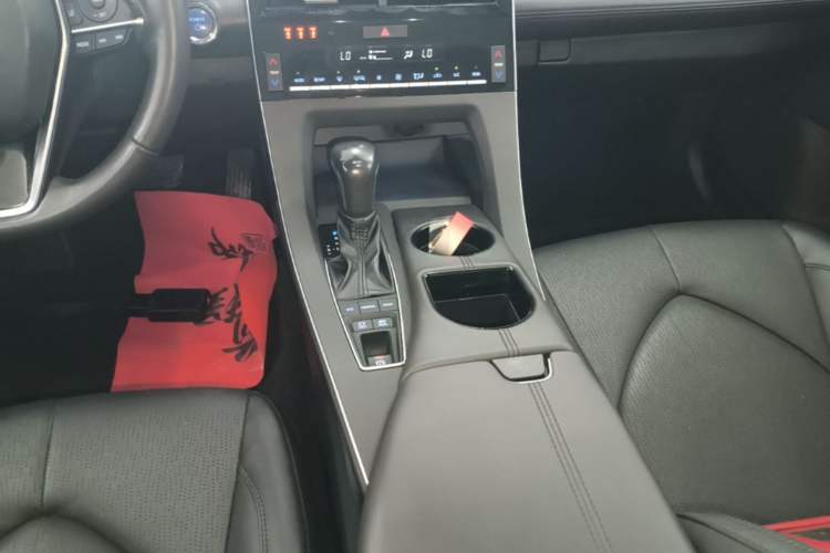 Used Toyota Avalon 2019 Dual-Engine 2.5L Luxury Edition China VI Standard Gear Lever