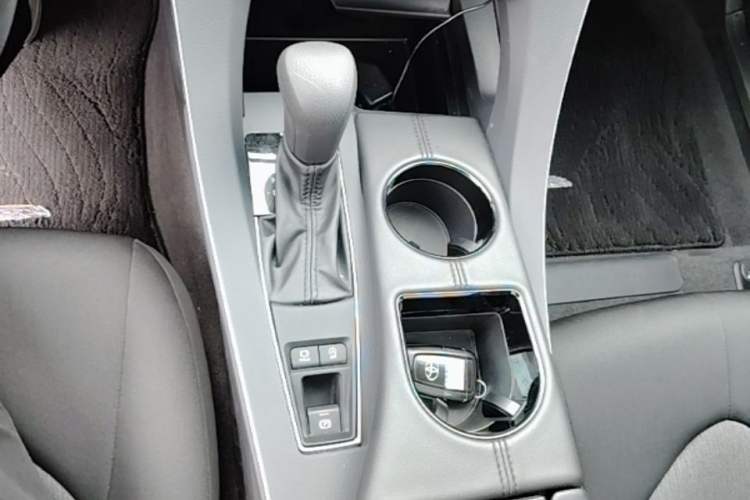 Used Toyota Avalon 2019 2.0L Ambition Edition China VI Gear Lever