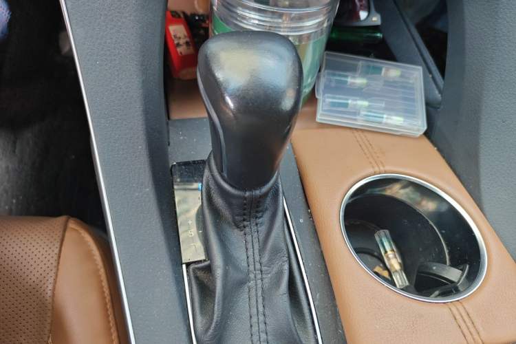 Used Toyota Avalon 2019 Dual-Engine 2.5L Limited Flagship Edition China VI Standard Gear Lever
