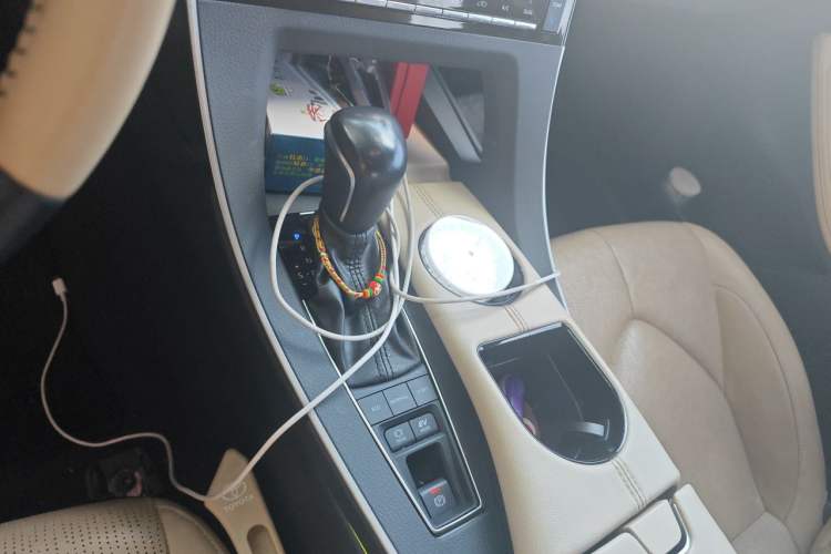 Used Toyota Avalon 2019 Dual-Engine 2.5L Luxury Edition China VI Standard Gear Lever