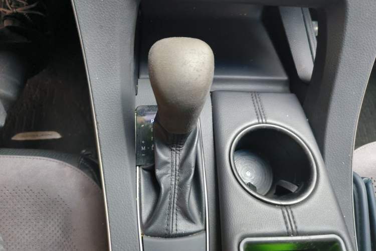 Used Toyota Avalon 2019 2.0L Luxury Edition China VI Standard Gear Lever