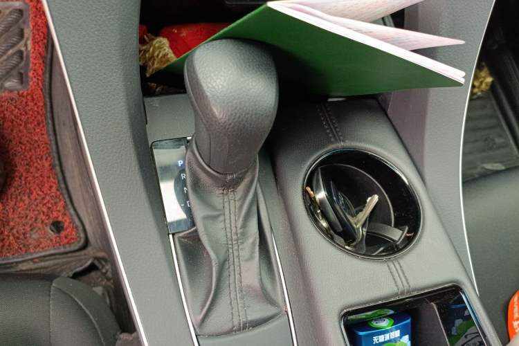 Used Toyota Avalon 2019 2.0L Ambition Edition China VI Gear Lever