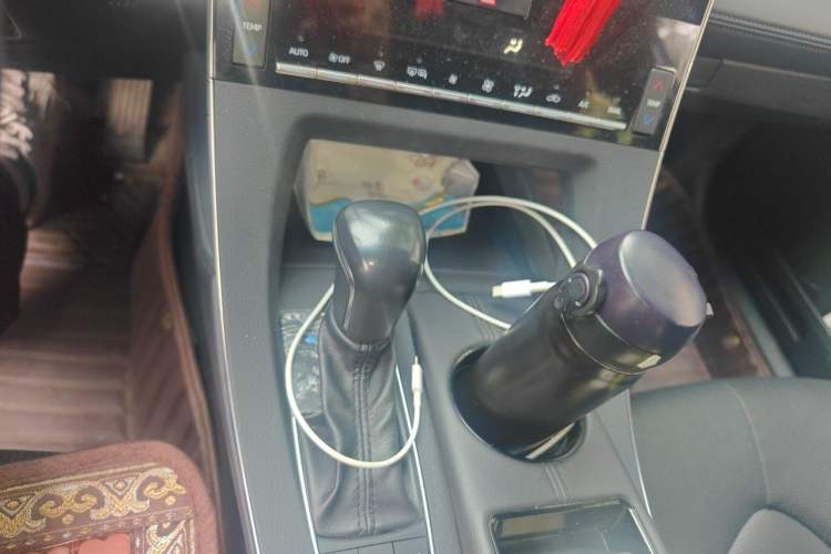 Used Toyota Avalon 2019 Dual-Engine 2.5L Luxury Edition China VI Standard Gear Lever