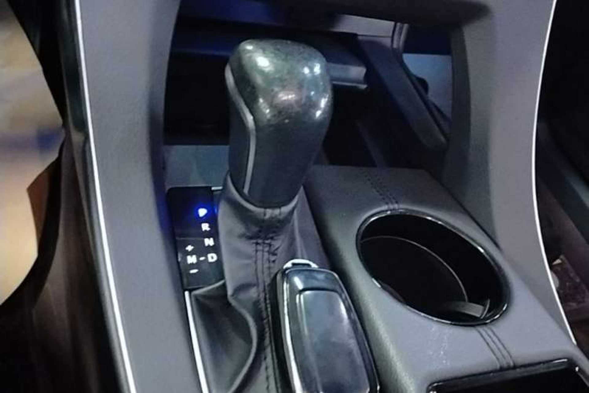 Used Toyota Avalon 2019 2.0L XLE Premium Edition China VI Gear Lever