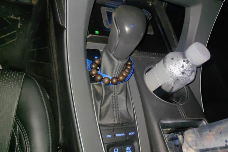 Used Toyota Avalon 2019 Dual-Engine 2.5L XLE Prestige Version China VI Standard Gear Lever