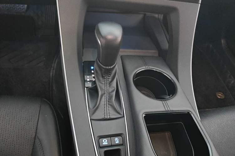 Used Toyota Avalon 2019 2.0L XLE Premium Edition China VI Gear Lever