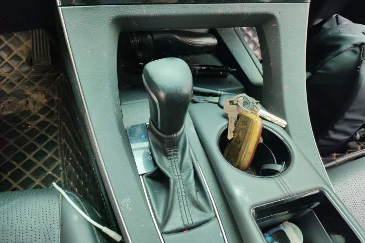 Used Toyota Avalon 2019 2.0L Luxury Edition China VI Standard Gear Lever
