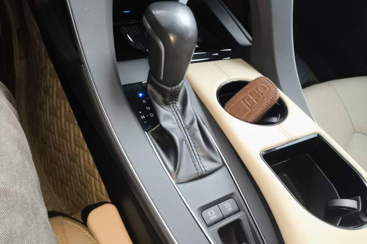Used Toyota Avalon 2019 2.0L Luxury Edition China VI Standard Gear Lever