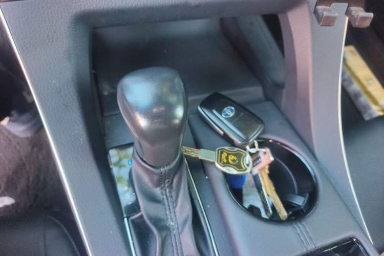 Used Toyota Avalon 2019 Dual-Engine 2.5L Luxury Edition China VI Standard Gear Lever