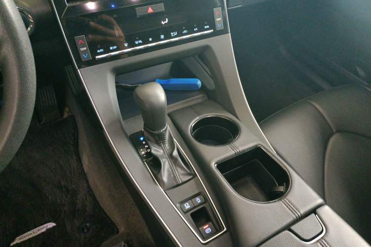 Used Toyota Avalon 2019 2.0L Ambition Edition China VI Gear Lever