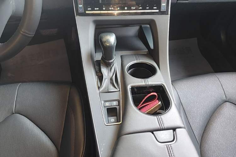 Used Toyota Avalon 2019 2.0L XLE Premium Edition China VI Gear Lever