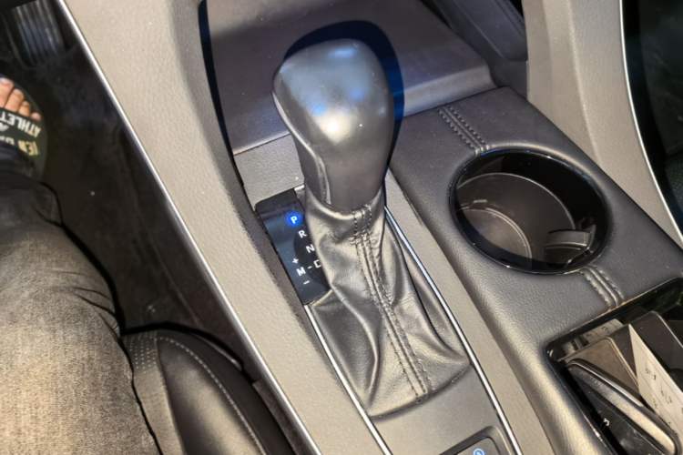 Used Toyota Avalon 2019 2.0L XLE Premium Edition China VI Gear Lever