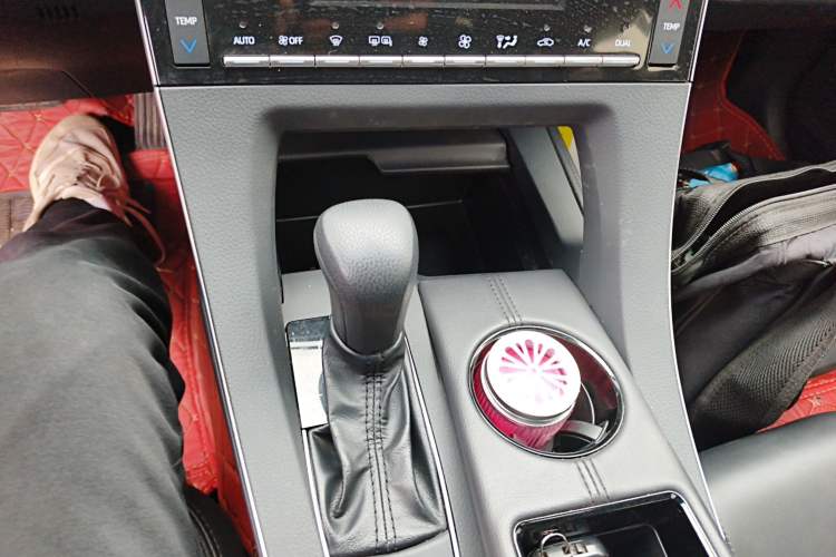 Used Toyota Avalon 2019 2.0L Ambition Edition China VI Gear Lever