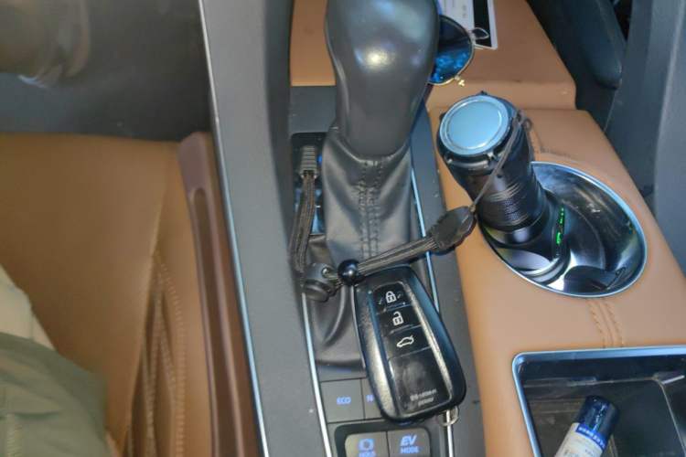 Used Toyota Avalon 2019 Dual-Engine 2.5L Limited Flagship Edition China VI Standard Gear Lever
