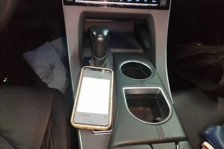 Used Toyota Avalon 2019 Dual-Engine 2.5L XLE Prestige Version China VI Standard Gear Lever