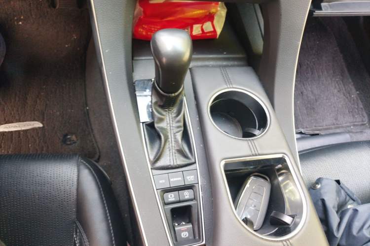 Used Toyota Avalon 2019 2.5L Touring Premium Version China VI Standard Gear Lever
