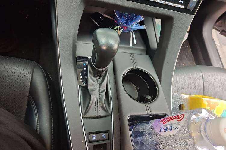 Used Toyota Avalon 2019 2.0L XLE Premium Edition China VI Gear Lever