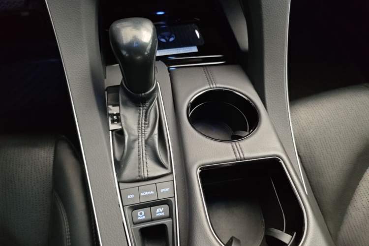 Used Toyota Avalon 2019 Dual-Engine 2.5L Luxury Edition China VI Standard Gear Lever