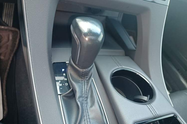 Used Toyota Avalon 2019 2.0L Luxury Edition China VI Standard Gear Lever
