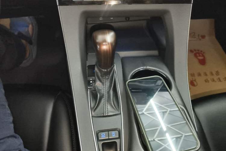 Used Toyota Avalon 2019 2.0L Ambition Edition China VI Gear Lever