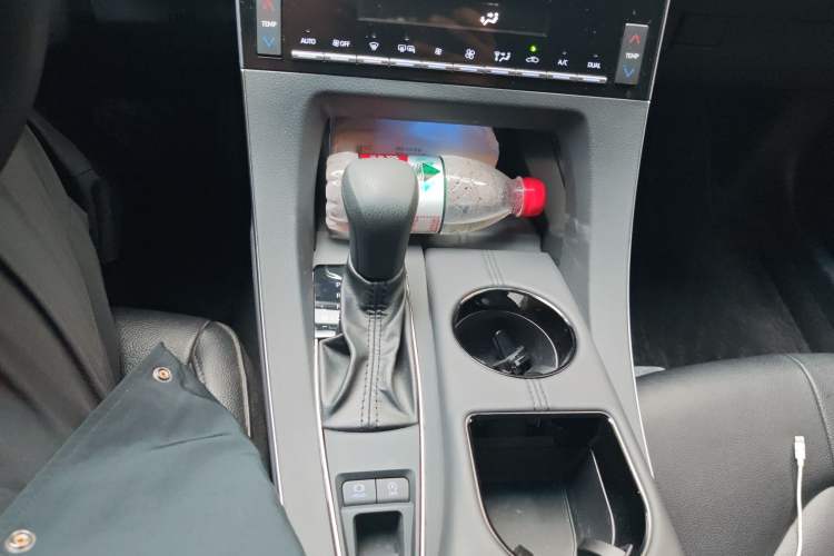 Used Toyota Avalon 2019 2.0L Ambition Edition China VI Gear Lever