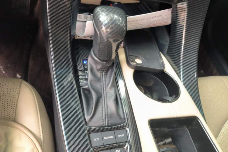 Used Toyota Avalon 2019 Dual-Engine 2.5L Luxury Edition China VI Standard Gear Lever
