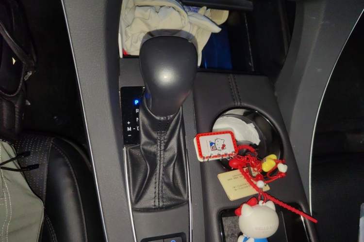 Used Toyota Avalon 2019 2.0L XLE Premium Edition China VI Gear Lever