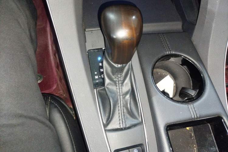 Used Toyota Avalon 2019 2.0L Luxury Edition China VI Standard Gear Lever