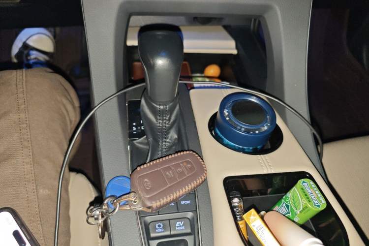 Used Toyota Avalon 2019 Dual-Engine 2.5L Luxury Edition China VI Standard Gear Lever