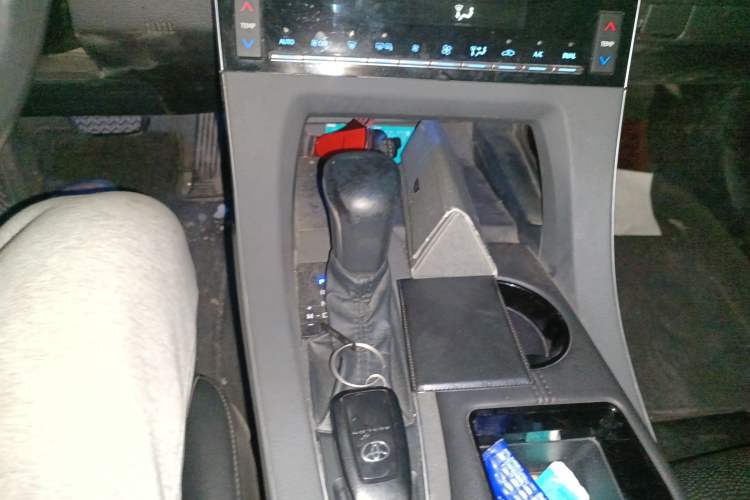 Used Toyota Avalon 2019 2.0L Luxury Edition China VI Standard Gear Lever