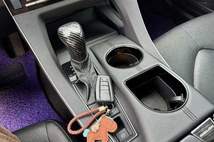 Used Toyota Avalon 2019 Dual-Engine 2.5L Luxury Edition China VI Standard Gear Lever