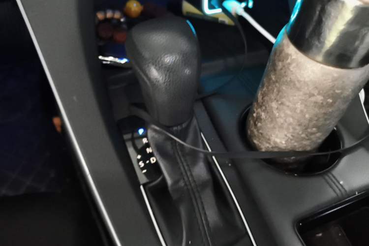 Used Toyota Avalon 2019 2.5L Ambition Version China VI Standard Gear Lever