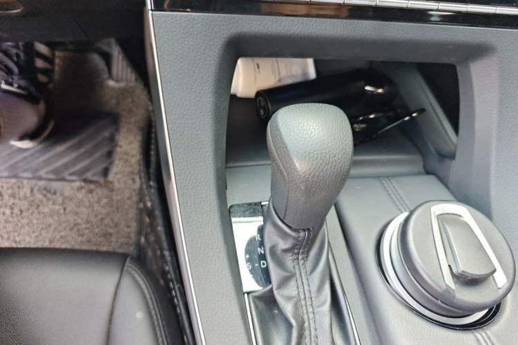 Used Toyota Avalon 2019 2.5L Ambition Version China VI Standard Gear Lever