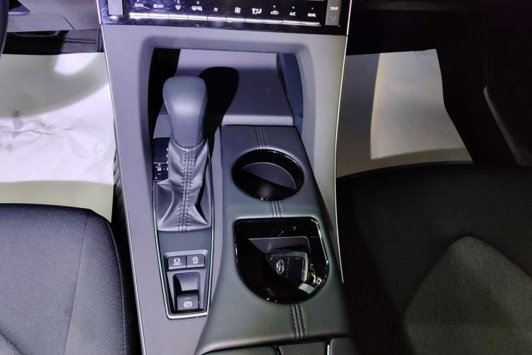 Used Toyota Avalon 2019 2.0L Ambition Edition China VI Gear Lever