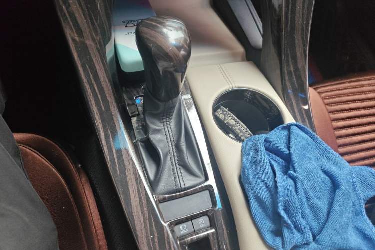 Used Toyota Avalon 2019 2.0L Luxury Edition China VI Standard Gear Lever
