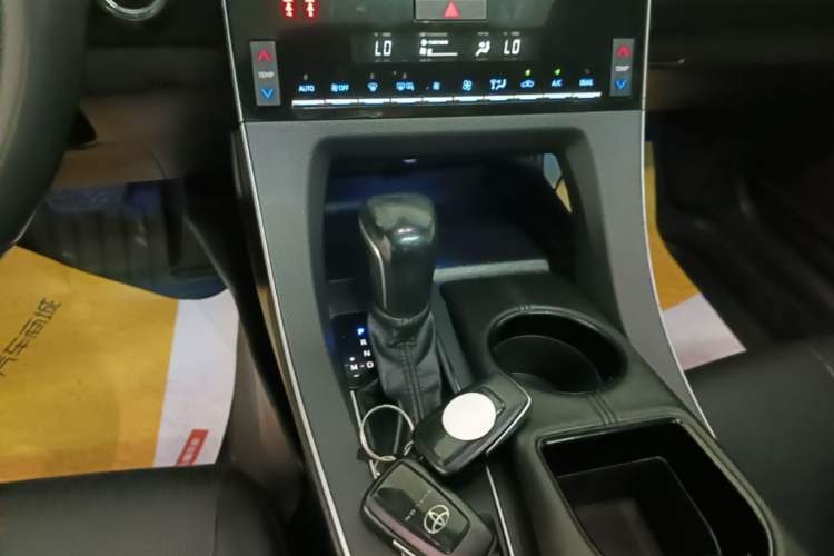 Used Toyota Avalon 2019 2.0L Luxury Edition China VI Standard Gear Lever