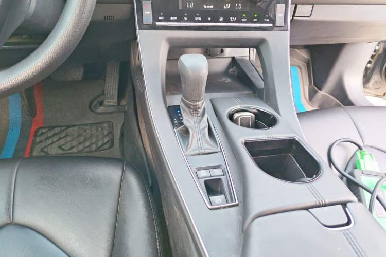 Used Toyota Avalon 2019 2.0L Ambition Edition China VI Gear Lever