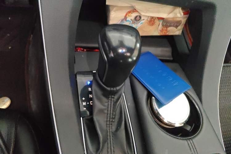 Used Toyota Avalon 2019 2.0L XLE Premium Edition China VI Gear Lever