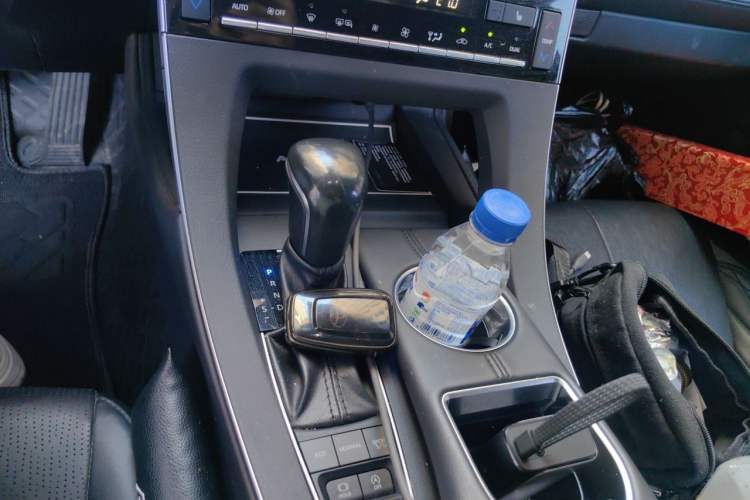 Used Toyota Avalon 2019 2.5L Touring Premium Version China VI Standard Gear Lever