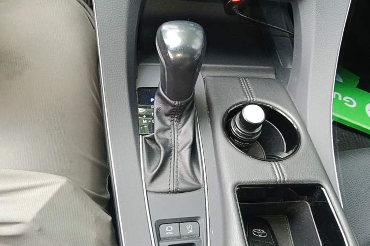 Used Toyota Avalon 2019 2.0L Luxury Edition China VI Standard Gear Lever